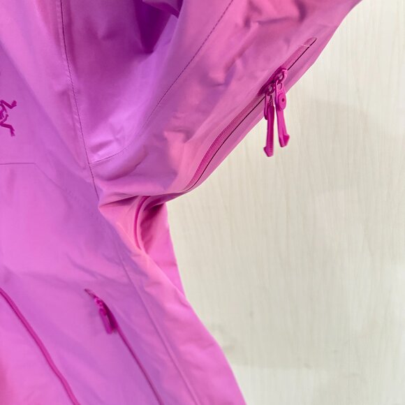 Arcteryx Beta Series Beta LT Jacket Hooded Hardshell Jacket, Size M - Picture 6 of 7